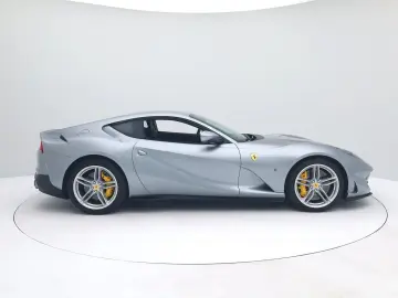 FERRARI 812 Superfast - FERRARI HAMBURG