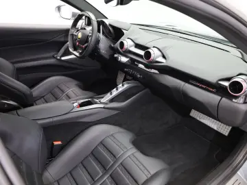 FERRARI 812 Superfast - FERRARI HAMBURG