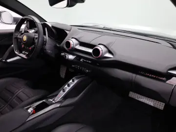 FERRARI 812 Superfast - FERRARI HAMBURG