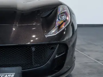 FERRARI 812 Superfast 6.5 V12