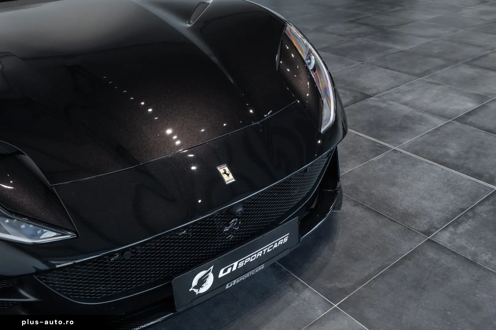 FERRARI 812 Superfast 6.5 V12