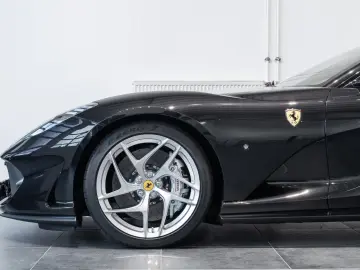 FERRARI 812 Superfast 6.5 V12