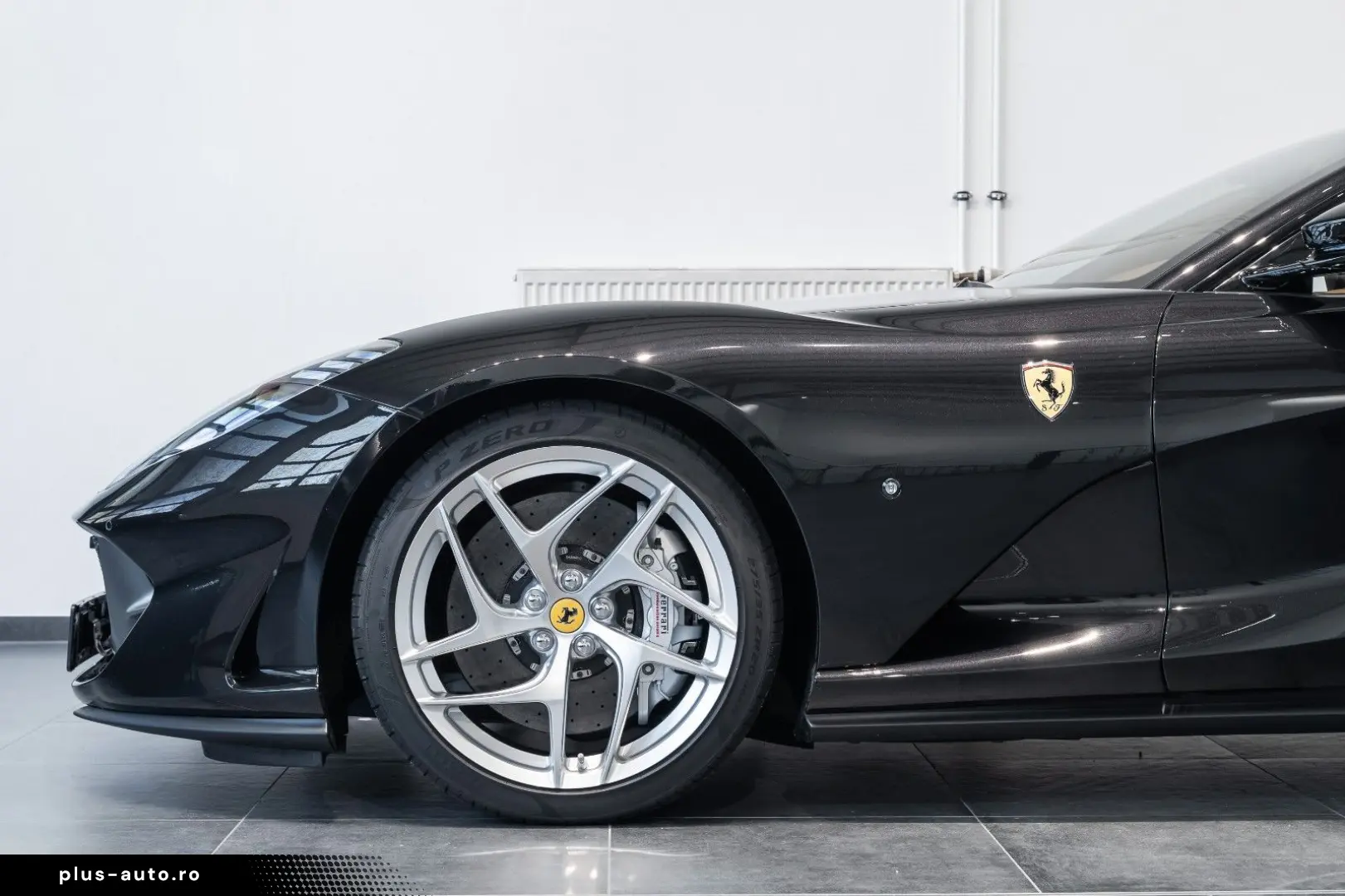 FERRARI 812 Superfast 6.5 V12