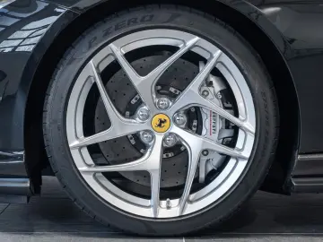 FERRARI 812 Superfast 6.5 V12