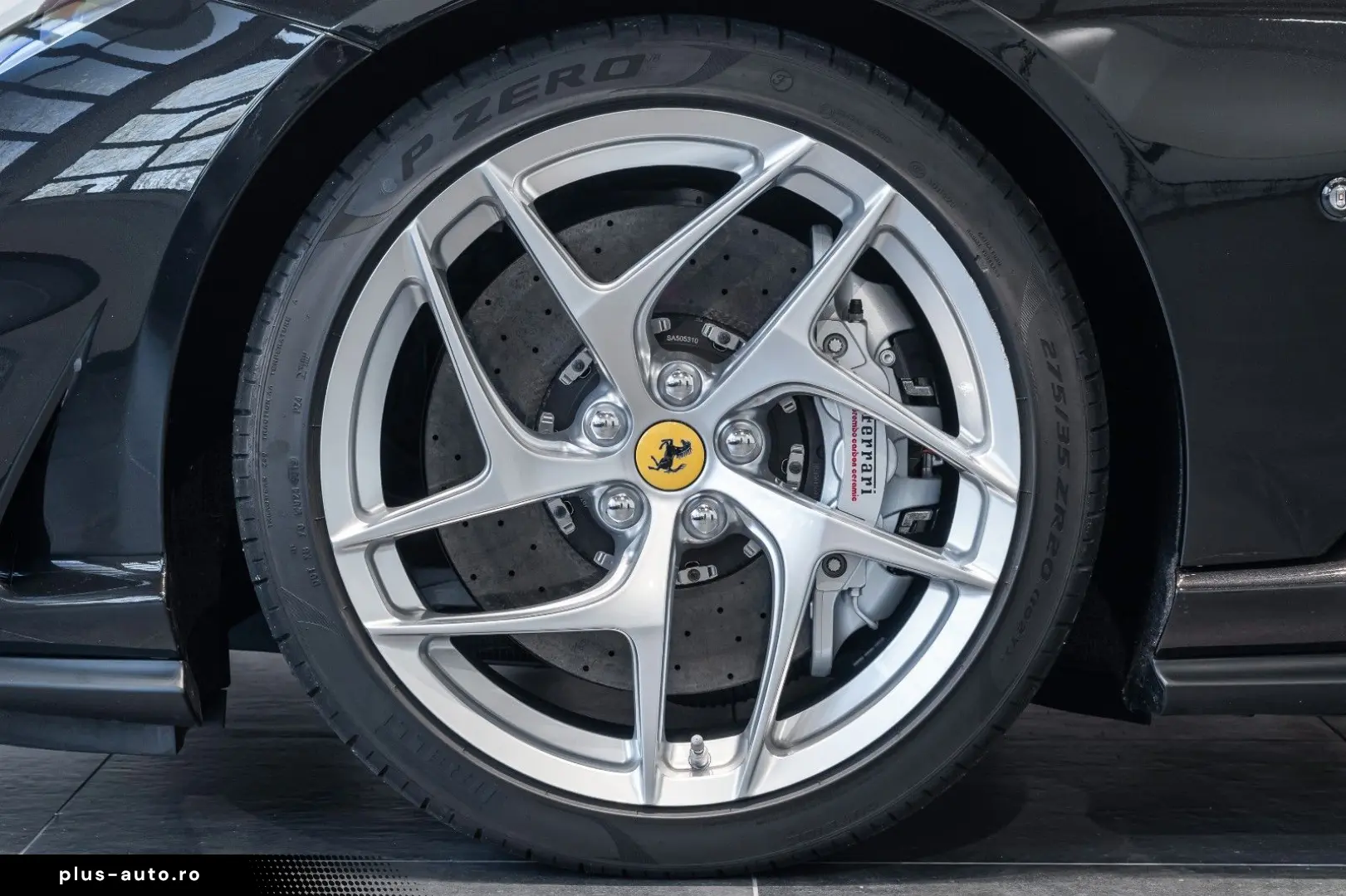 FERRARI 812 Superfast 6.5 V12