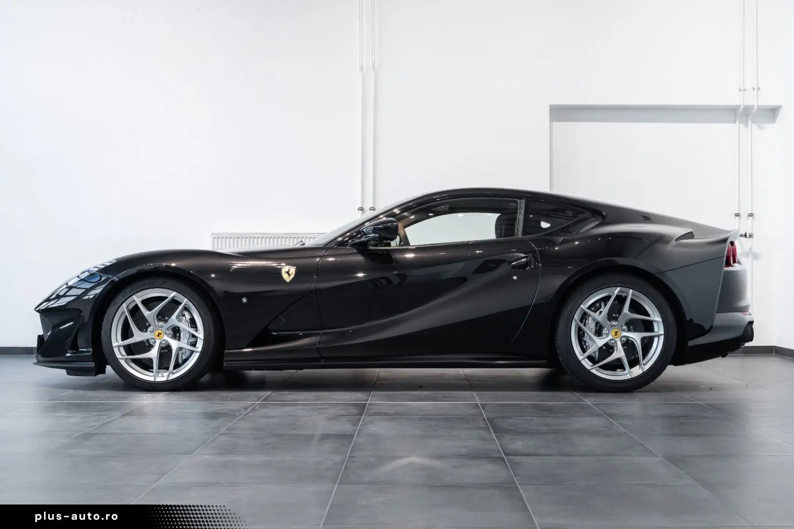FERRARI 812 Superfast 6.5 V12