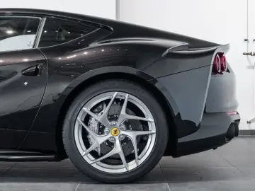 FERRARI 812 Superfast 6.5 V12