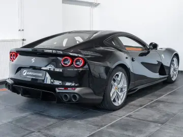 FERRARI 812 Superfast 6.5 V12