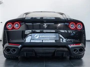 FERRARI 812 Superfast 6.5 V12