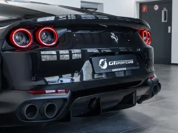FERRARI 812 Superfast 6.5 V12
