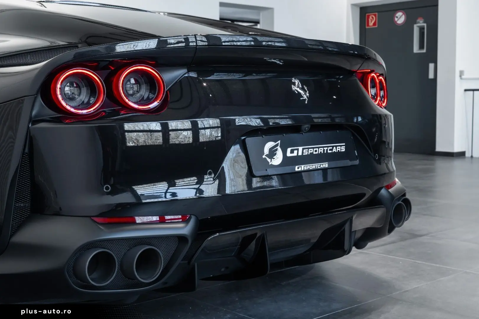 FERRARI 812 Superfast 6.5 V12