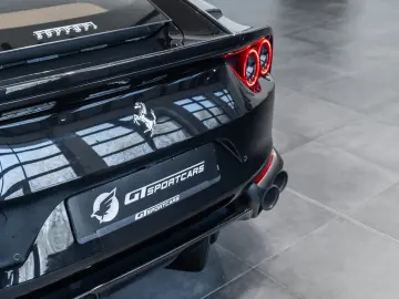 FERRARI 812 Superfast 6.5 V12
