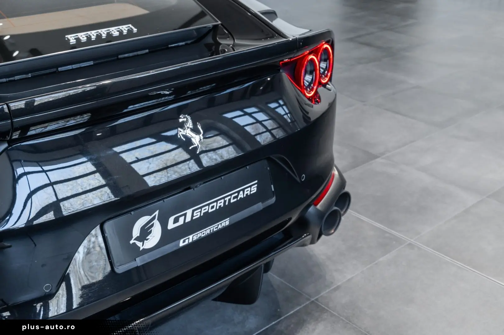 FERRARI 812 Superfast 6.5 V12