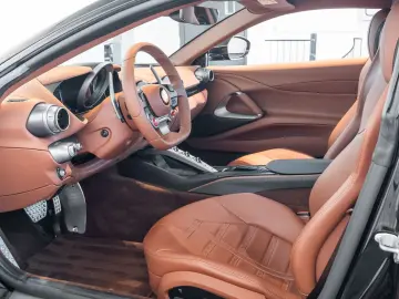FERRARI 812 Superfast 6.5 V12
