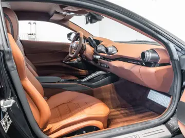 FERRARI 812 Superfast 6.5 V12