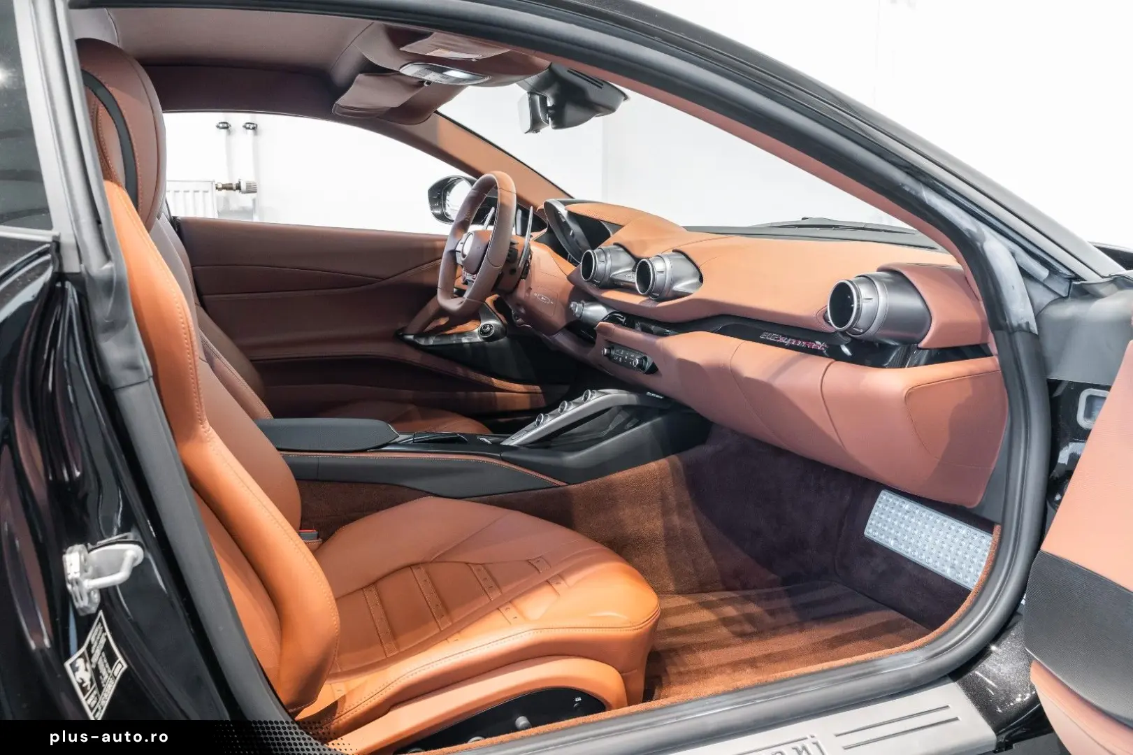 FERRARI 812 Superfast 6.5 V12