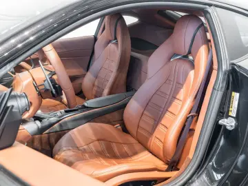 FERRARI 812 Superfast 6.5 V12