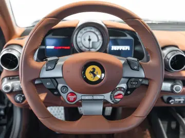 FERRARI 812 Superfast 6.5 V12