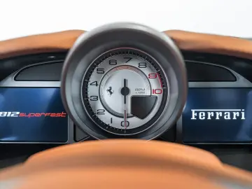 FERRARI 812 Superfast 6.5 V12