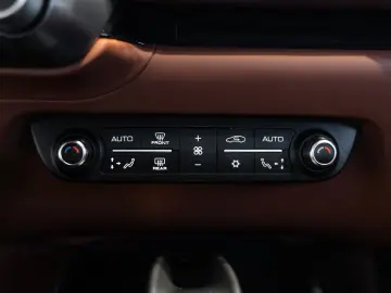FERRARI 812 Superfast 6.5 V12