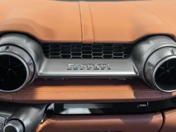 FERRARI 812 Superfast 6.5 V12