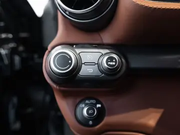 FERRARI 812 Superfast 6.5 V12