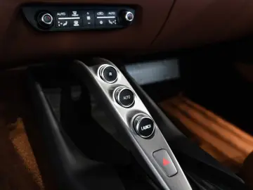 FERRARI 812 Superfast 6.5 V12
