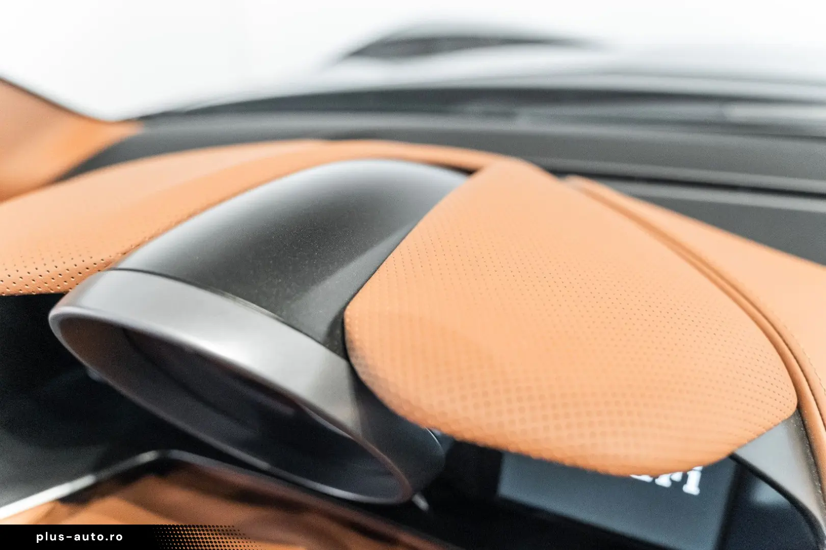 FERRARI 812 Superfast 6.5 V12