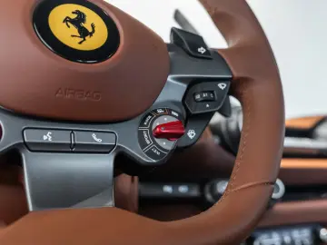FERRARI 812 Superfast 6.5 V12