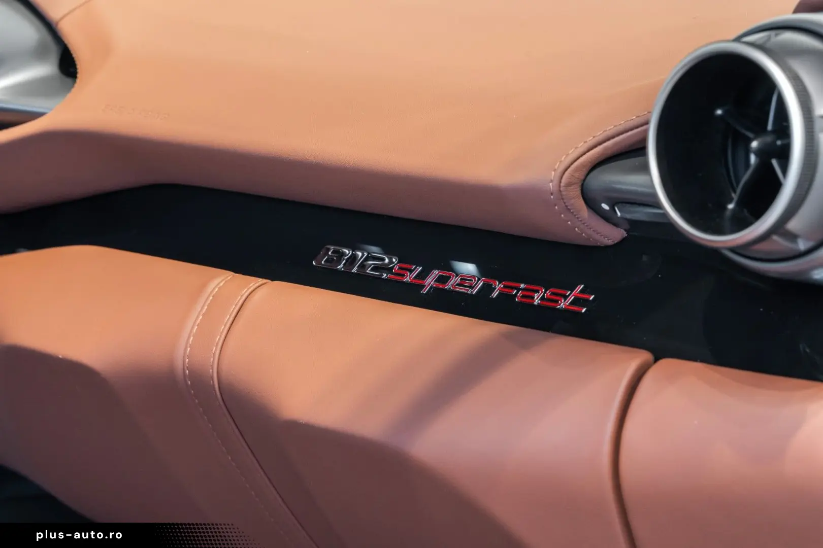 FERRARI 812 Superfast 6.5 V12