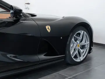 FERRARI 812 Superfast 6.5 V12
