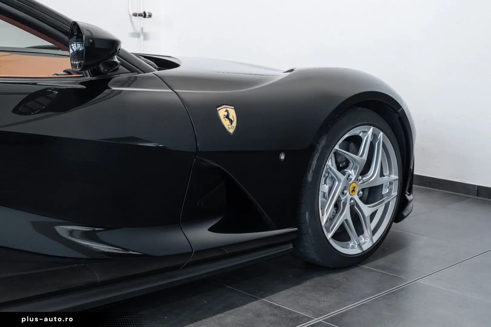 FERRARI 812 Superfast 6.5 V12