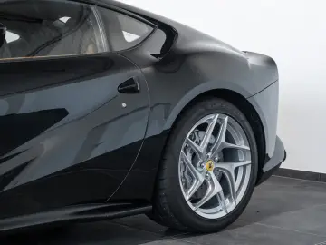 FERRARI 812 Superfast 6.5 V12