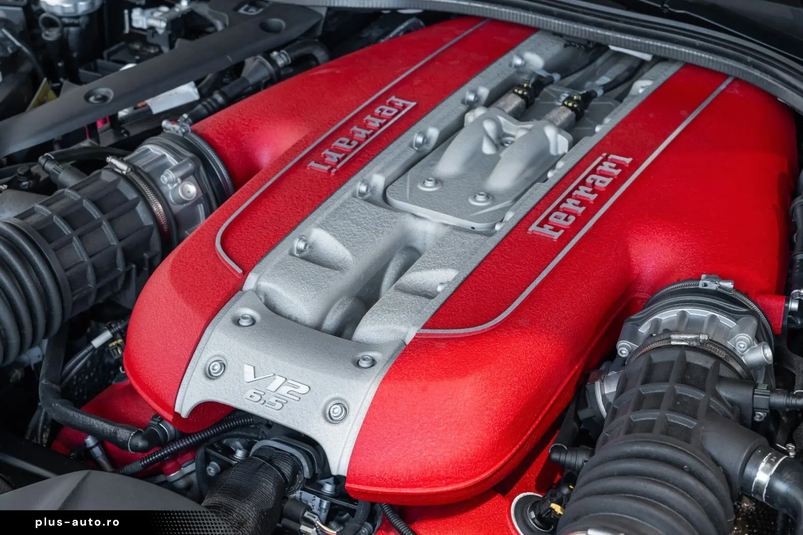 FERRARI 812 Superfast 6.5 V12
