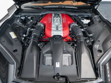 FERRARI 812 Superfast 6.5 V12
