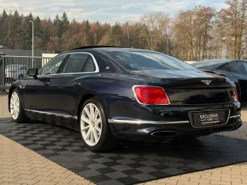 BENTLEY FLYING SPUR W12   FIRST EDITION   NEW SERVICE 26