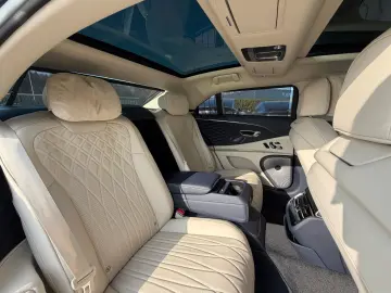 BENTLEY FLYING SPUR W12   FIRST EDITION   NEW SERVICE 26