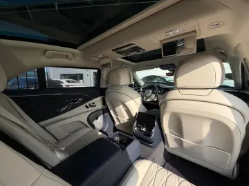 BENTLEY FLYING SPUR W12   FIRST EDITION   NEW SERVICE 26