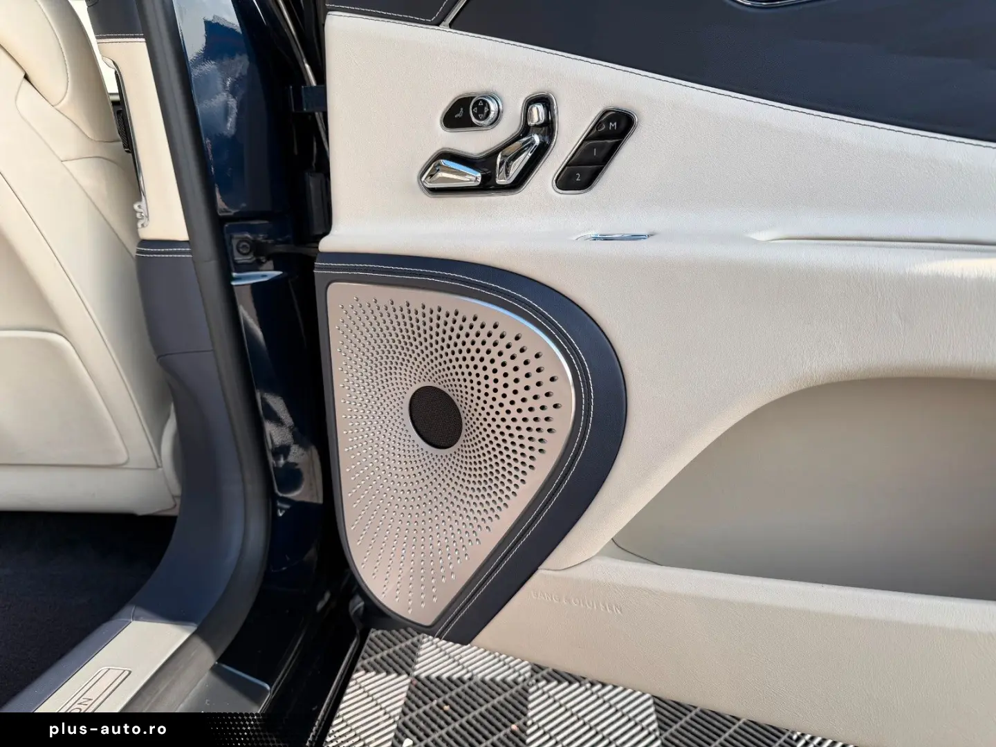 BENTLEY FLYING SPUR W12   FIRST EDITION   NEW SERVICE 26