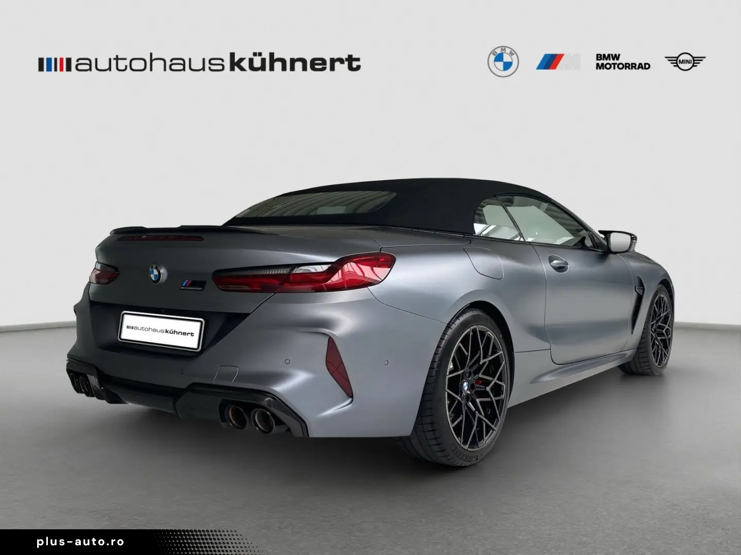 BMW M8 Competition Cabrio xDrive B&W    DriversPacka
