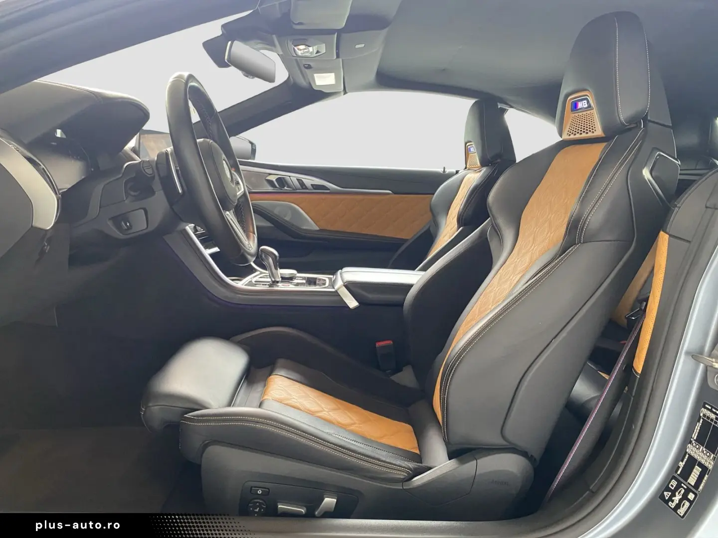 BMW M8 Competition Cabrio xDrive B&W    DriversPacka