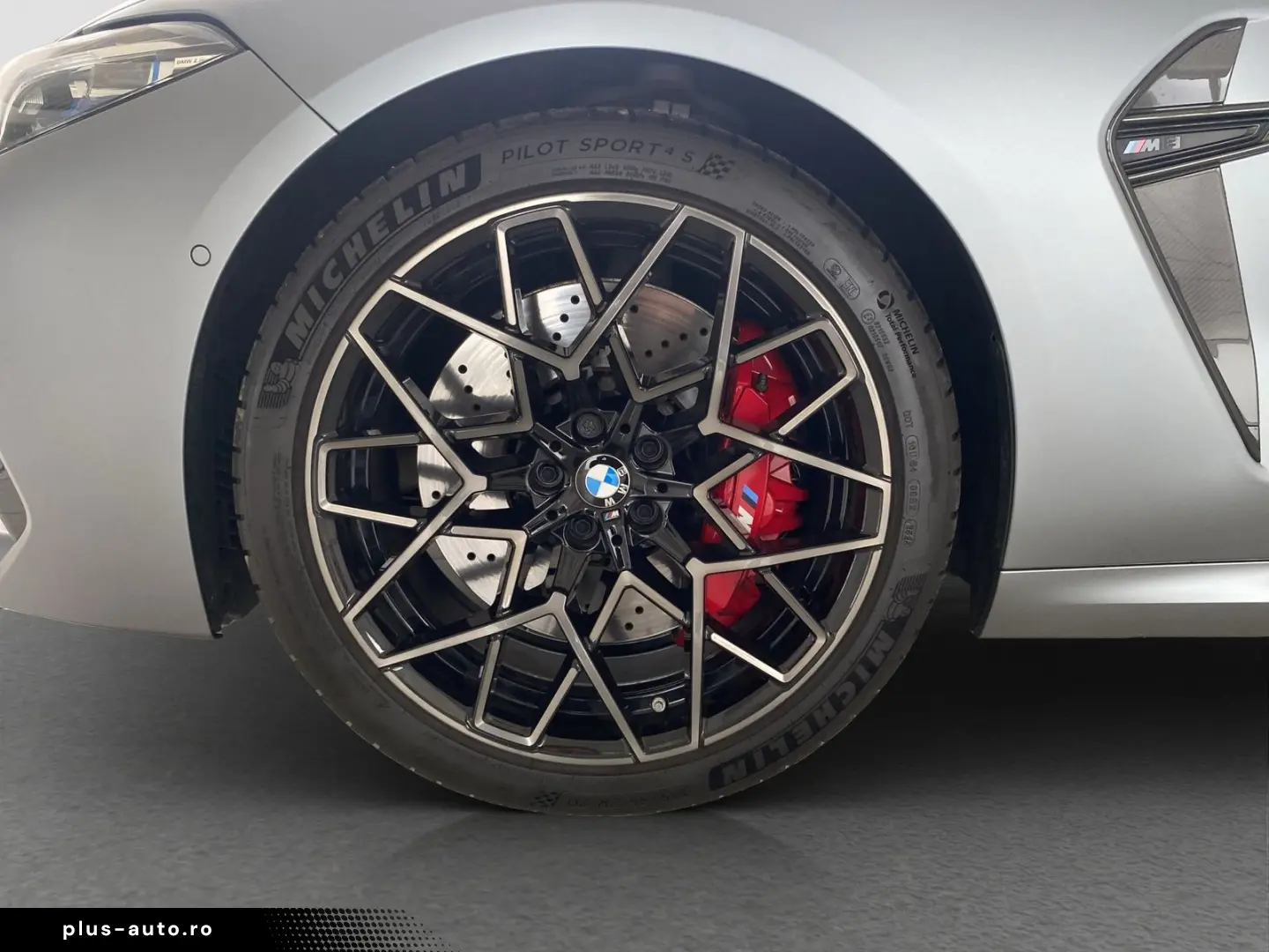 BMW M8 Competition Cabrio xDrive B&W    DriversPacka