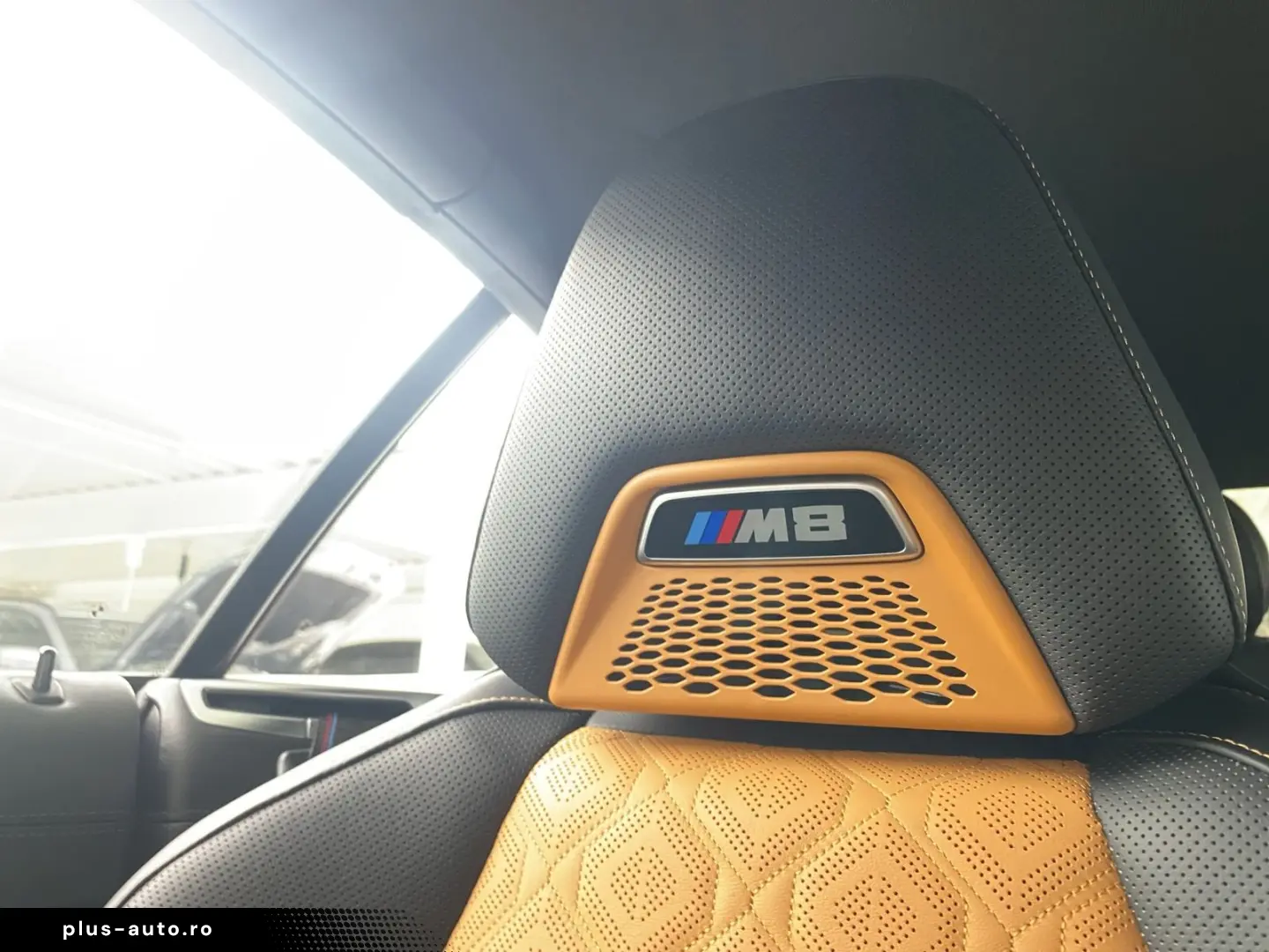 BMW M8 Competition Cabrio xDrive B&W    DriversPacka