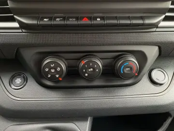RENAULT Trafic KOMFORT L2H1 3 1T BLUE DCI 150 LED DAB ZV