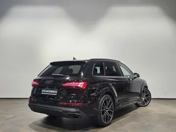 AUDI Q7 55 TFSI e S Line