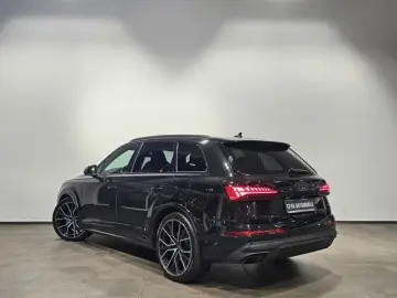 AUDI Q7 55 TFSI e S Line
