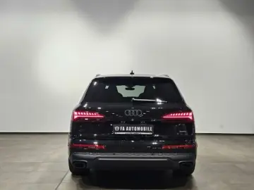 AUDI Q7 55 TFSI e S Line