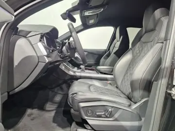 AUDI Q7 55 TFSI e S Line