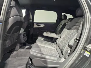 AUDI Q7 55 TFSI e S Line