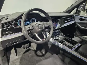 AUDI Q7 55 TFSI e S Line